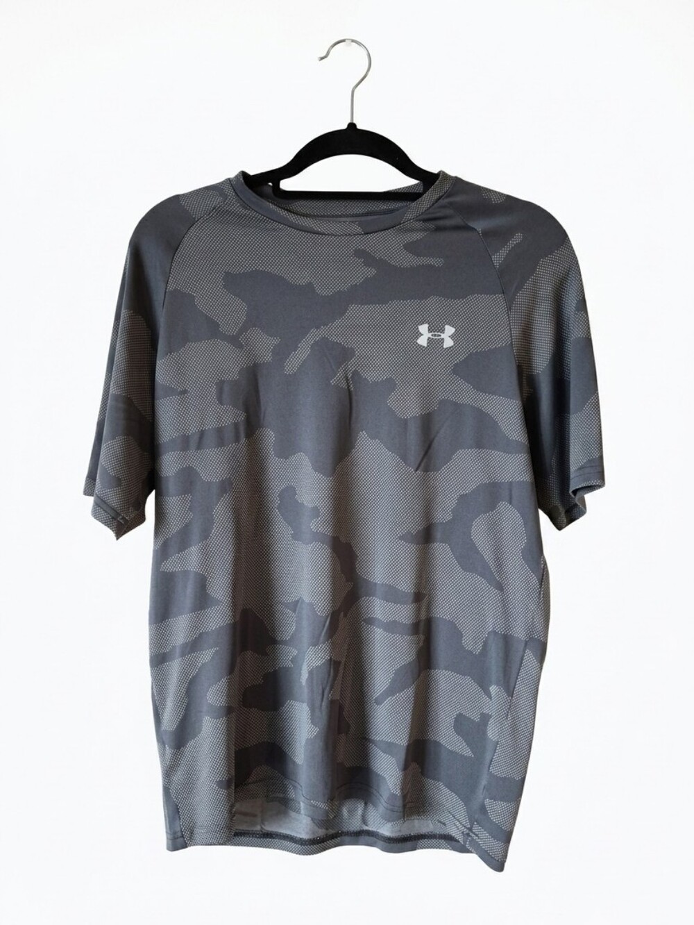 Under Armour Men’s Camo Short Sleeve Athletic Top - Medium Loose Fit